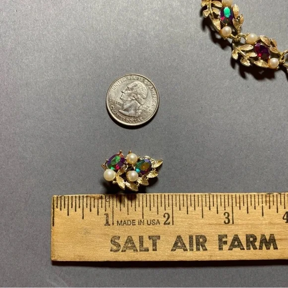 Vintage Linser red rhinestone pearl gold necklace earring set - Picture 4 of 7